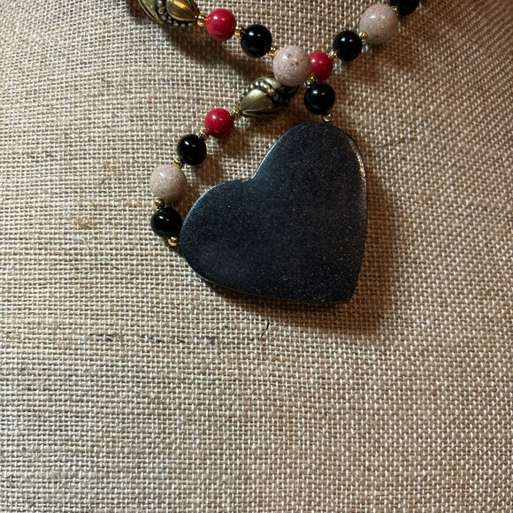 Reversible 20” Black Cream Red Beads with Goldtone Large Inlaid Resin Pendant - Picture 4 of 5